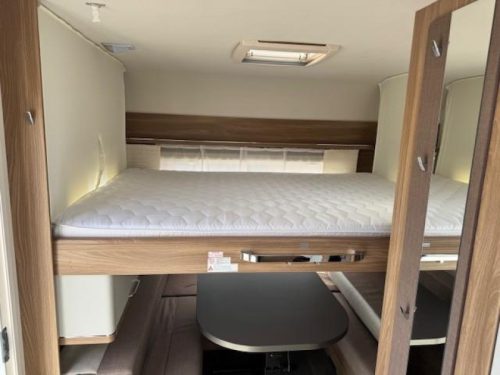 B&uuml;rstner Premio Plus 520 TL spacious family caravan photo: 11