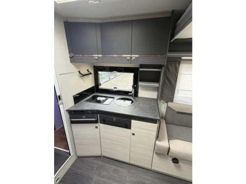 Chausson 640 Titanium Premium 170HP Automatic Lift Bed Solar Panel Very Spacious photo: 18