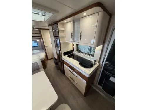 Hobby Excellent 560 KMFE Incl. Awning and Mover photo: 16