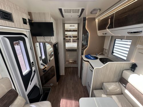 Elnagh Magnum 582 140HP Queensbed Roof Air Conditioner photo: 4
