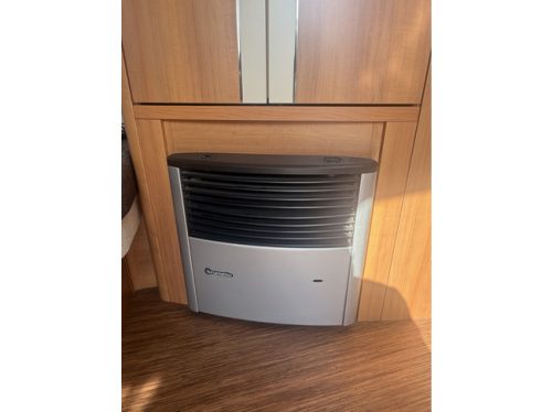 Hobby 455 UF Exellent in new condition Bovag inspected 2025 transverse bed mover truma bicycle rack 2x awning thule insect screen door photo: 8