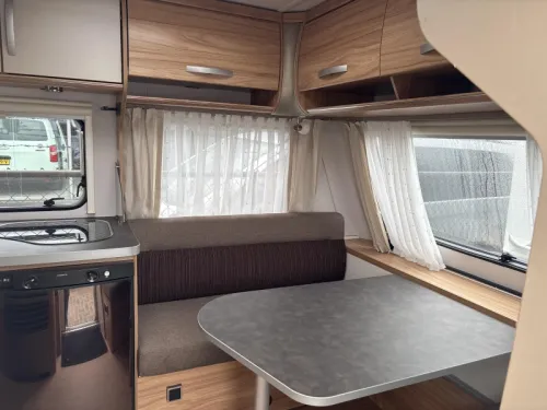 Eriba Nova Light 465 Mover/Thule awning photo: 3
