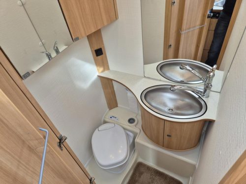 Dethleffs 430 DB Fixed bed, mover, Awning with extension Bovag photo: 17