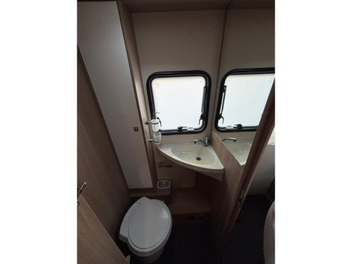 Laika Kosmo 212 leveling system queen bed 7m photo: 22