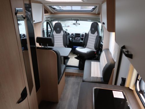 Sunlight V67S Adventure TALL FRIDGE/ 2X1 BED!! photo: 14