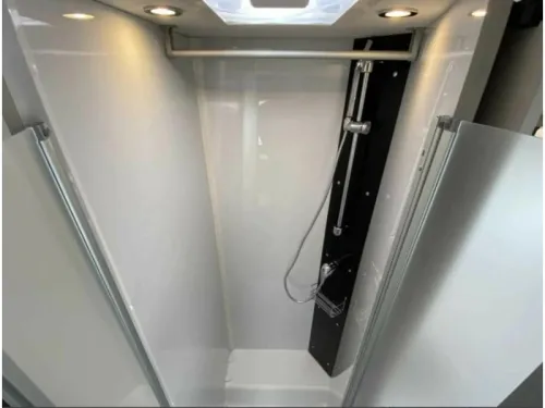 Dethleffs Trend 6717 165 HP length bed photo: 16
