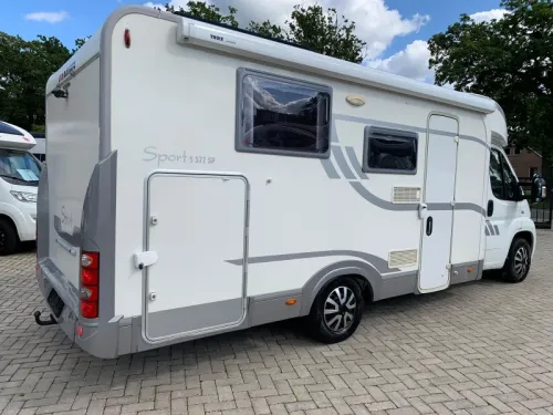 Adria Sport S 577 SP Festbett Etwas Sch&ouml;nes Foto: 3