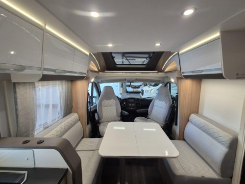 Adria Matrix 640 DC Face to face 2021 photo: 9