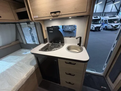 Weinsberg CaraOne Edition HOT 390 QD dinette / transverse bed  photo: 10