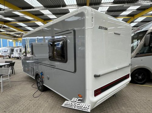 Eriba Novaline 442 - V BED photo: 10