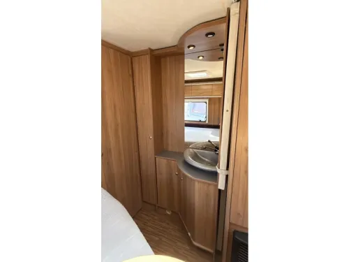 B&uuml;rstner Averso 460 TS French bed round seating toilet photo: 10