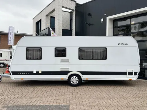 Dethleffs Nomad 520 RET L&auml;ngsbetten, Rangierhilfe, Klimaanlage Foto: 6
