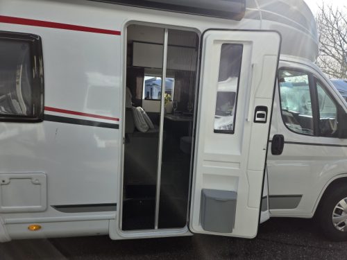 LMC Tourer Lift H 730 G espaciosa con camas individuales foto: 4