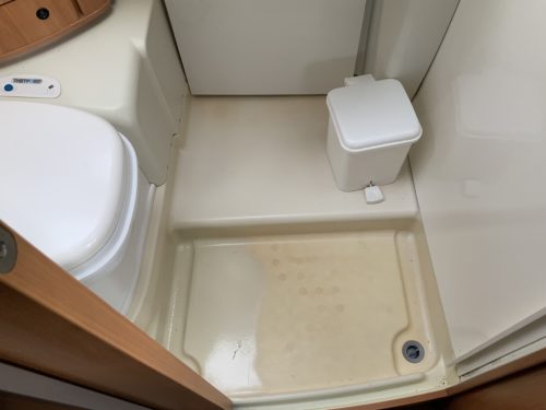 Hymer    B 674 SL   2.3 M. 130 PK  Vollintegriert, 4 Schlafpl&auml;tze  4 Gurte  , Einzelbetten, Hubbett, Motor-Klimaanlage, Bj.2008 &bdquo;Ihr Wohnmobil-Verkaufsvermittler Marum Camper Zentrum on the road Foto: 25