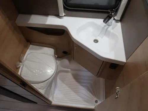 Knaus Sudwind Black Selection 460 EU SINGLE BEDS photo: 11