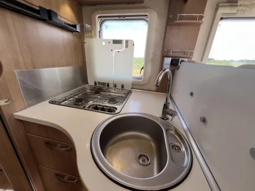 Hymer T 678 CL Roof air conditioning | Very Complete photo: 12