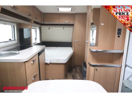 Knaus Sport 450 FU Middenkeuken Rondzit foto: 14