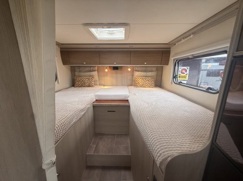 B&uuml;rstner Ixeo Time IT 726 lengte bedden+hefbed 131 pk elktr fietsenrek luifel camera grote garage zonnepaneel tv xxl koelkast remis plisse foto: 15