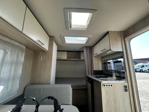 Caravelair Alba 390 Mover, Awning & Canopy photo: 9