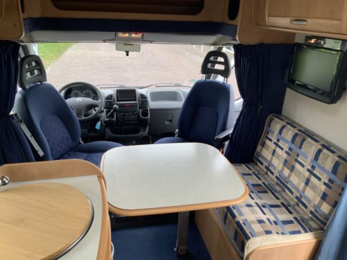 McLouis Lagan 253 G Semi-integrated, Small camper, with bicycle garage, Transverse bed, Year 2006 Camper centrum On The Road photo: 6