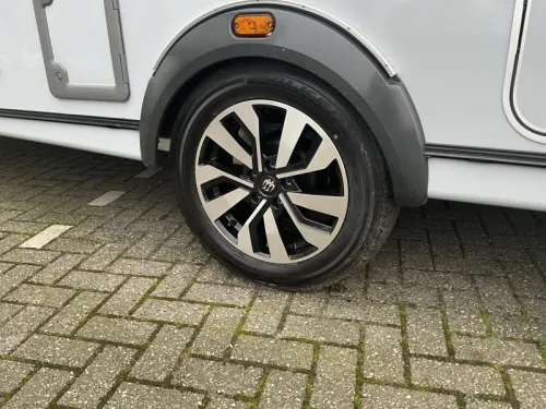 Knaus Sudwind Black Selection 540 UE ENKELE BEDDEN-XL KOELKAST Foto: 6