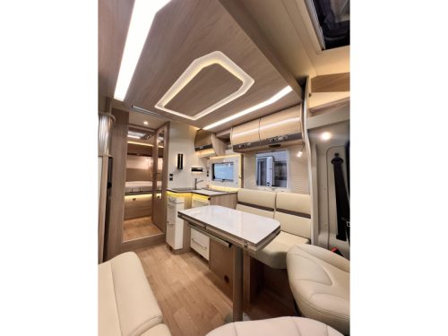 Rapido 696 F Premium Edition Face to face  Foto: 9