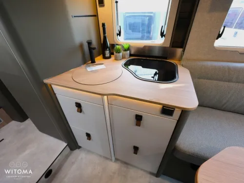 Hymer GT-S 685 Pop-top roof Face to Face 2027  photo: 9