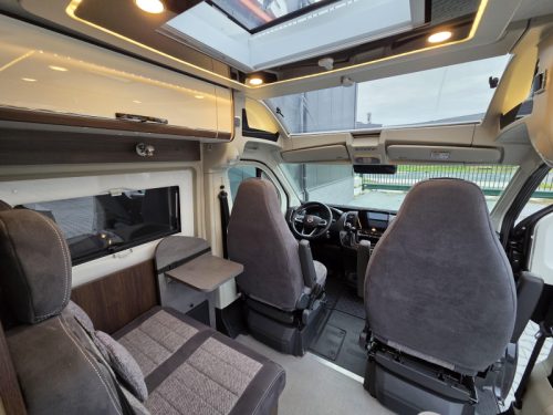 P&ouml;ssl Summit Prime 540 Skyroof Automaat Foto: 16