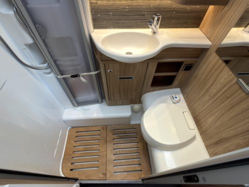 Hymer Exsis-T 588 LENGTH BEDS-AIR SUSPENSION photo: 12