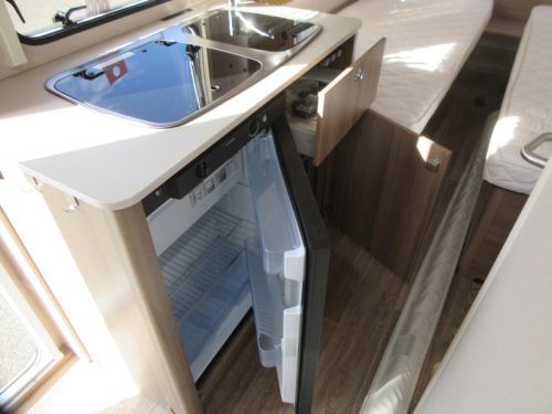 Dethleffs C'Joy Active 460 LE WITH MOVER AND AWNING photo: 10