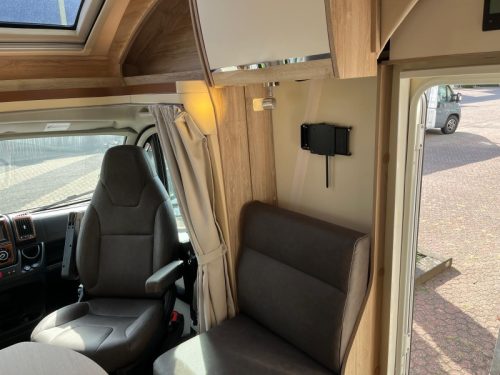 Eura Mobil Profila RS 720 QB QUEENSBED + HUBDACH Foto: 12