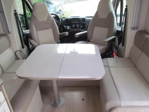 Rapido 666 F Single beds, Pop-top roof, Automatic transmission  photo: 4
