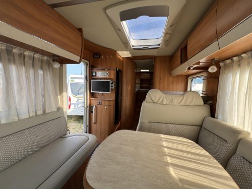 Hymer T 704 SL single beds levelling system photo: 7