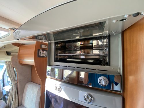 Challenger Mageo 118 large double bed photo: 11