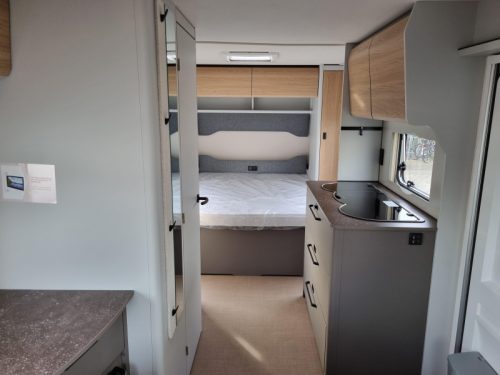 B&uuml;rstner B66 485 TS Queens bed - 1800 kg photo: 3