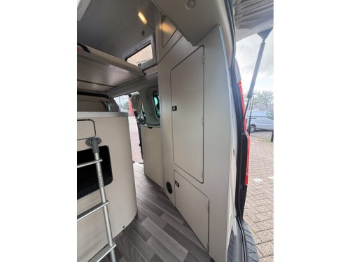 Westfalia Ford Nugget Hochdach Kastenwagen Klimaanlage Tempomat 4 Schlafpl&auml;tze 2x Solarpanel K&uuml;che Anh&auml;ngerkupplung LM 18 Zoll Foto: 16