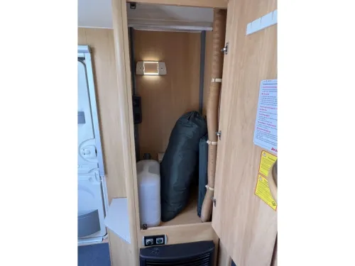 Dethleffs Camper 450 DB frans bed rondzit toilet  foto: 9