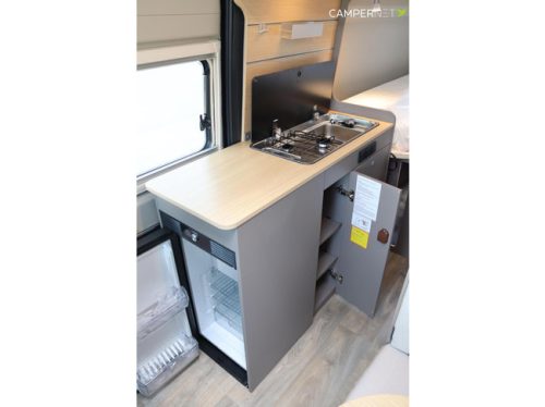 LMC Innovan 640 140hp Automatic | Single beds | Awning | Panoramic roof | Integrated windows | Cruise Control | Available from stock | photo: 10