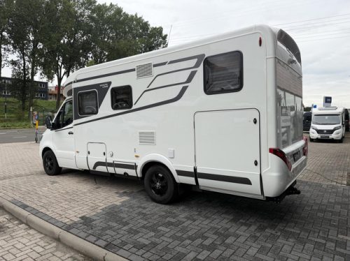 Hymer B600 MC WhiteLine Automatic Single Beds Awning Large Garage photo: 6