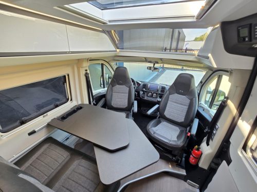 Adria Twin Supreme 640 SLB L&auml;ngsbetten 9G Automatik Foto: 9