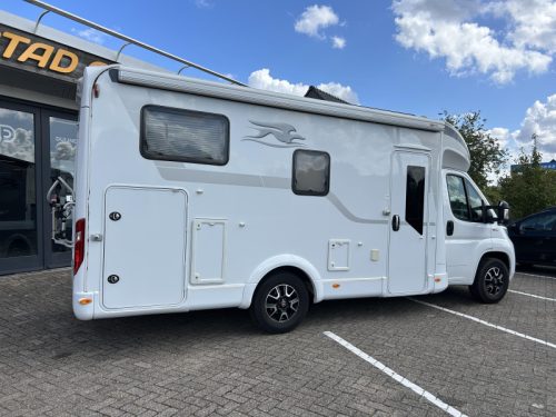 Laika Kosmo 209 single beds + pop-top roof  photo: 3