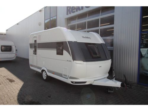 Hobby De Luxe 400 SFE French bed & tall refrigerator photo: 2