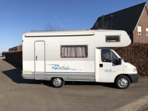 Dethleffs A5830 5 person starter Motorhome photo: 4