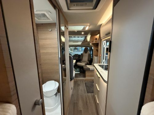 Knaus Vansation 650 MEG single beds  photo: 12
