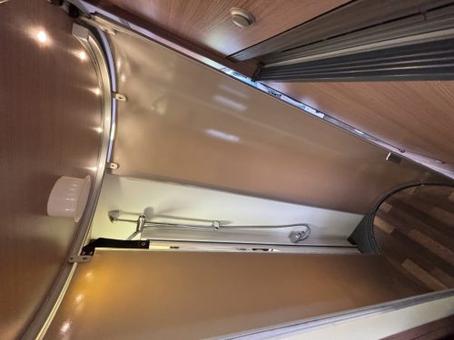 Knaus BOXSTAR FREEWAY 630 LITS JUMEAUX 2,18M HAUTEUR SOUS PLAFOND photo : 8