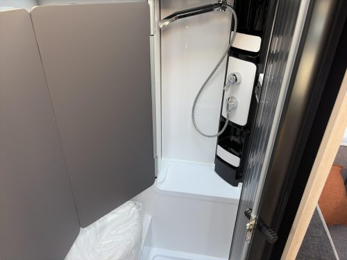 Hobby De Luxe 460 SFF Model 2027 photo: 9
