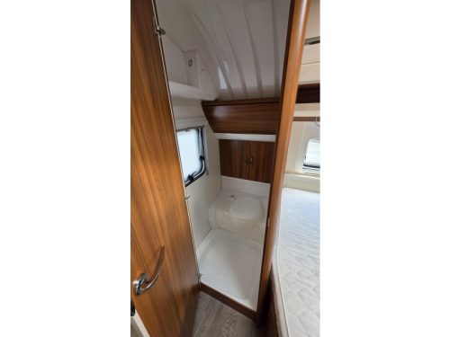 Hobby Excellent 560 CFE awning in new condition photo: 6