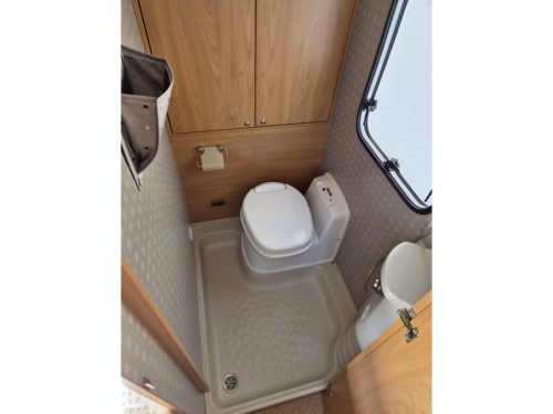 B&uuml;rstner Ventana 460 TS Mover-Awning with front wall photo: 14