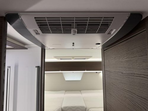 Adria Coral MB Supreme 670 DL Mercedes- L&auml;ngsbetten Foto: 18