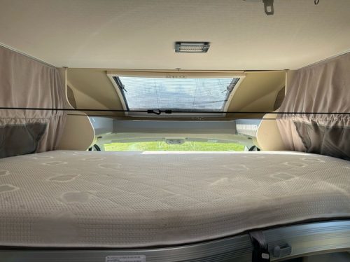 Chausson 718 EB 2.3 131 HP Fiat Ducato Semi-Integrated Camper QUEENS BED IN Height adjustable photo: 3